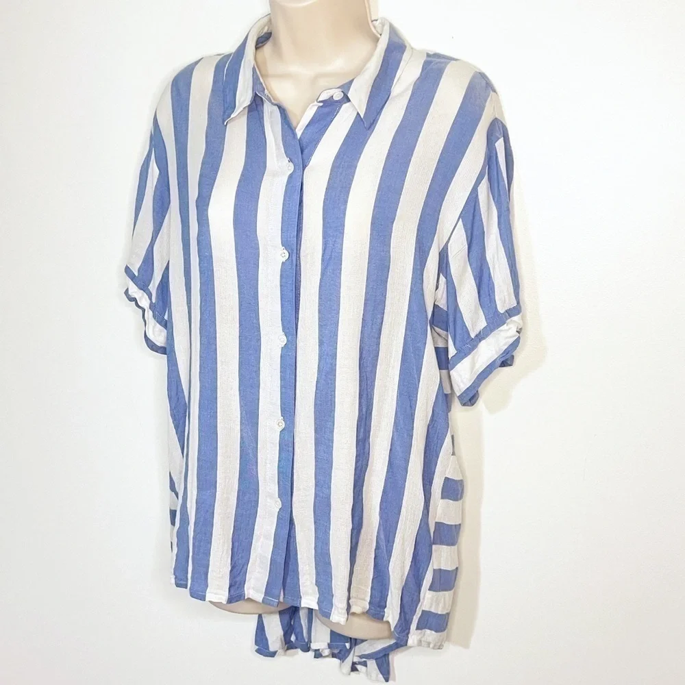 NEW Vince Camuto High Low Relaxed Fit Knit Striped Short Sleeve Button Down Top
